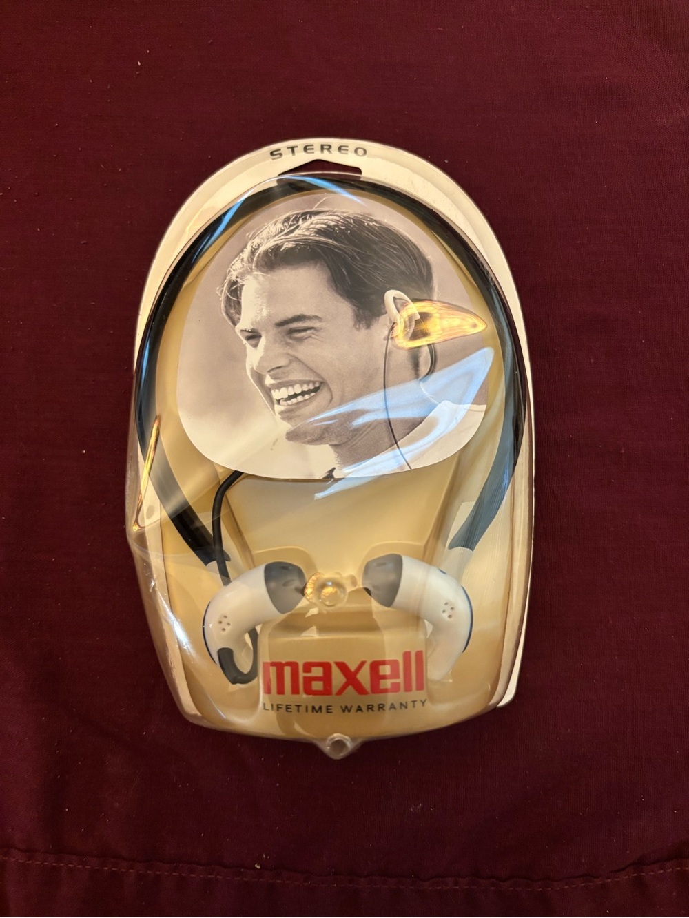 Maxell Stereo Earbud Headphones in White